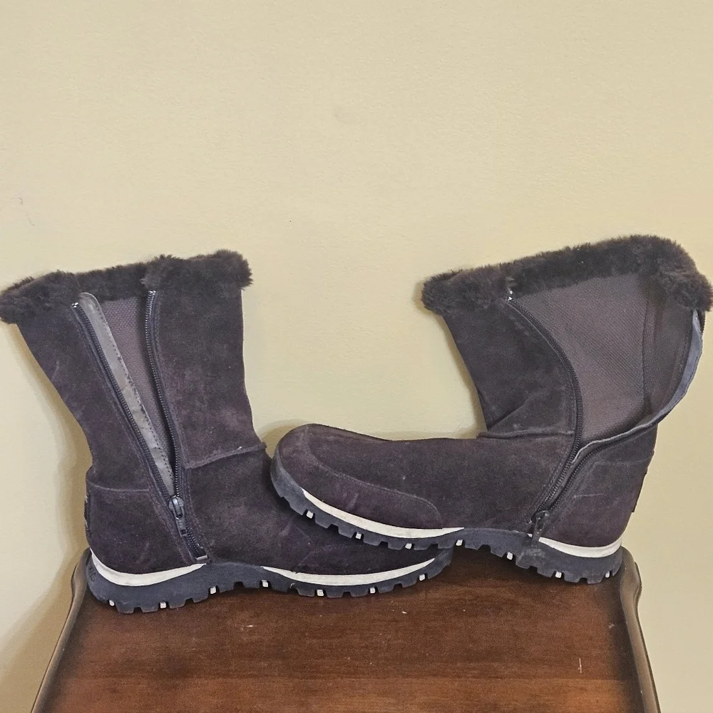 Skechers On-The-Go Encore Snow Flurry boot Size 8